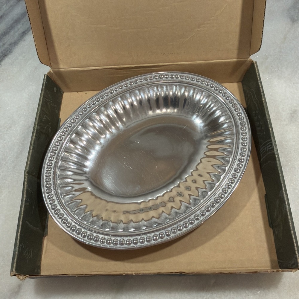 New In Box Wilton Armetale Flutes and Pearls oval 9.75x 8in Serving Bowl OLA001